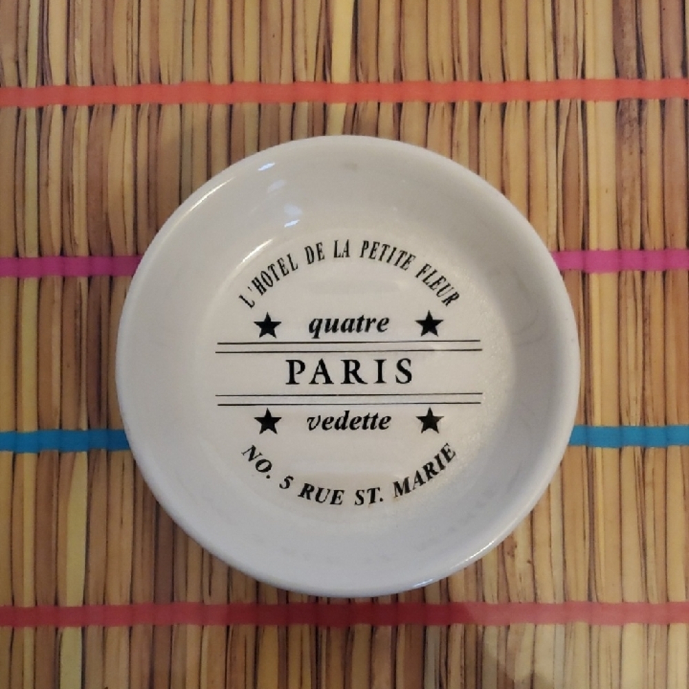 French L'Hotel De La Petite Fleur Paris Themed Soap Dish
